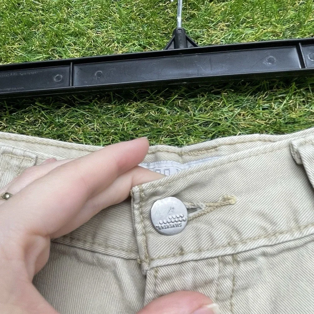 Levis shop confidence